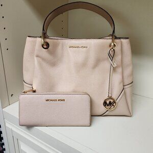 **Michael Kors Nicole in Ballet Pink/Gold with matching Logo Wallet